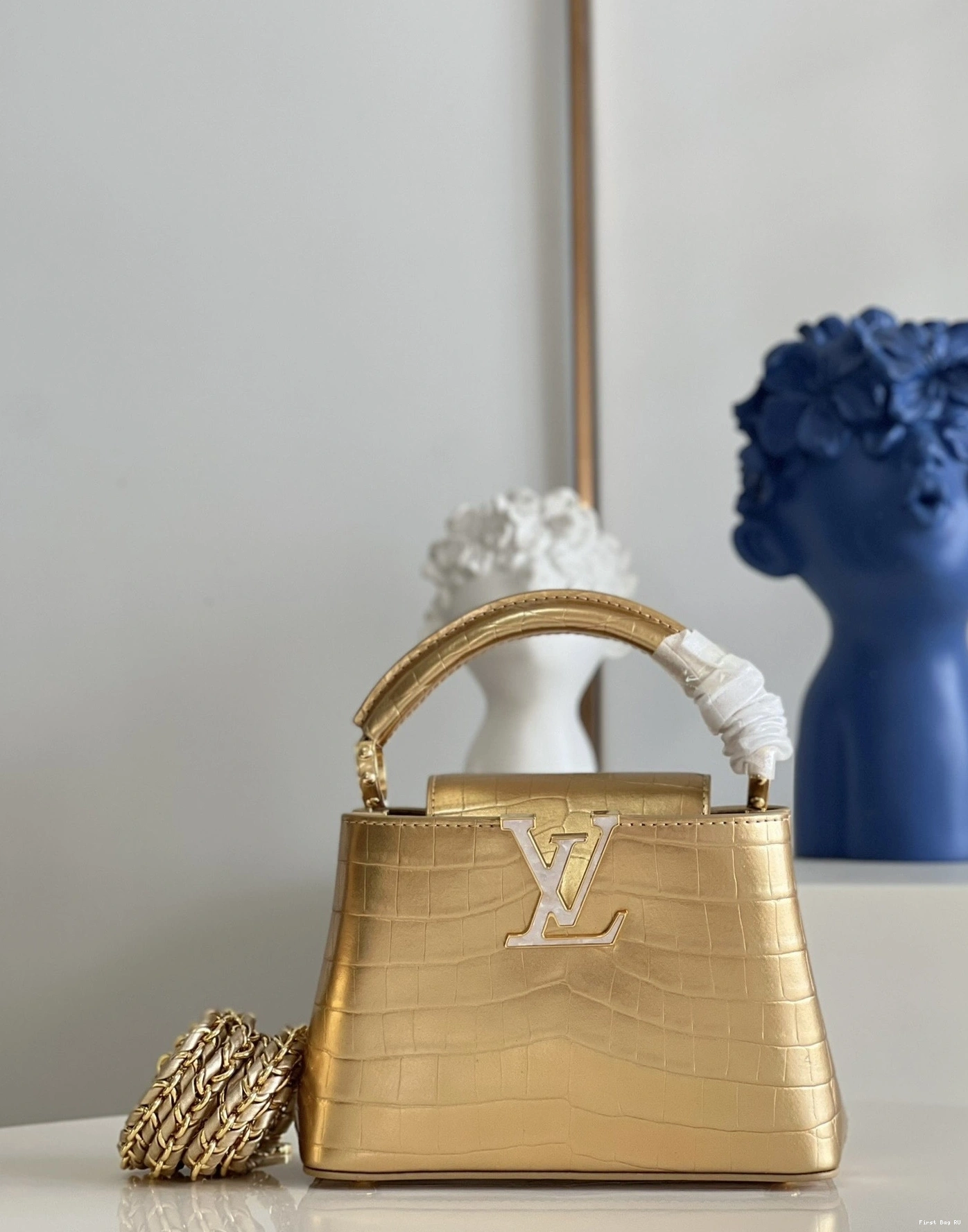 First bag LOUIS MINI CAPUCINES VUITTON 0806
